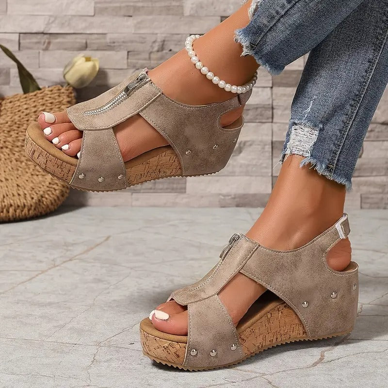 Zara | Retro sandály na klínku se zipem