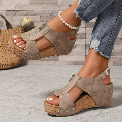 Zara | Retro sandály na klínku se zipem