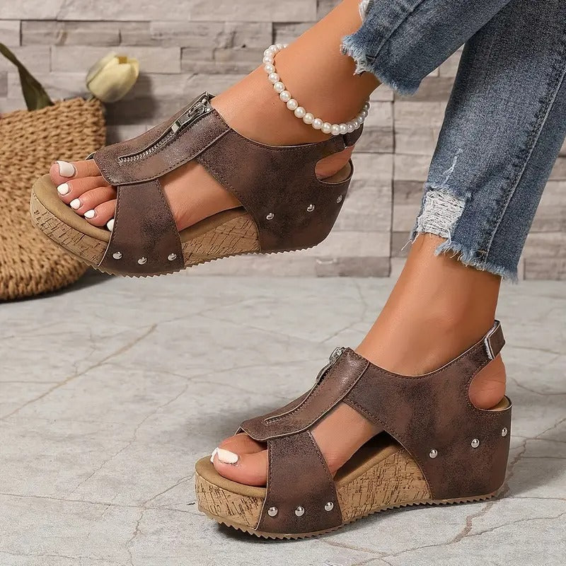 Zara | Retro sandály na klínku se zipem